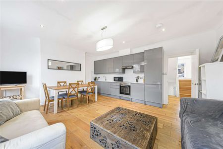 SHARERS/HMO friendly - This four double bedroom triplex apartment with private terrace. - Photo 2