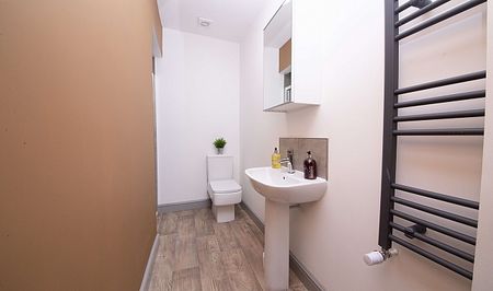 Excellent 5 bedroom student property - Photo 2