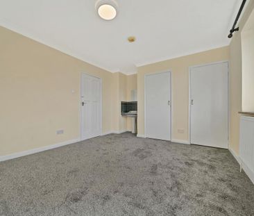 2 bedroom semi-detached house to rent - Photo 5