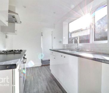 3 bedroom terraced house to rent - Photo 6