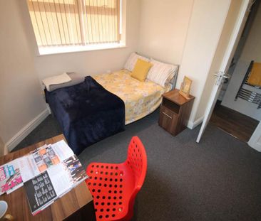 3 bedroom apartment to rent - Photo 4