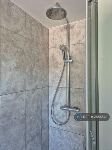 6 bedroom detached house to rent - Photo 4
