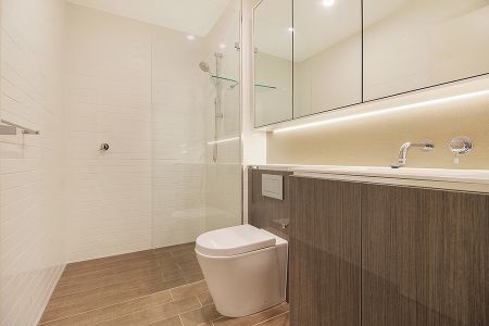 Nearly Brand New 2 Bedroom Apartment - To be the first Inspection! - Photo 5