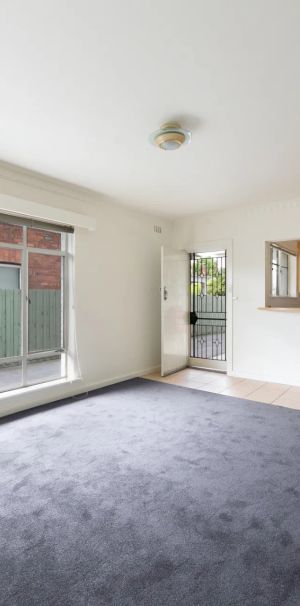 Spacious Two-Bedroom Apartment in Prime South Yarra Location - Photo 1