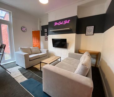 5 Bed Terraced House, Thornycroft Road, L15 - Photo 1