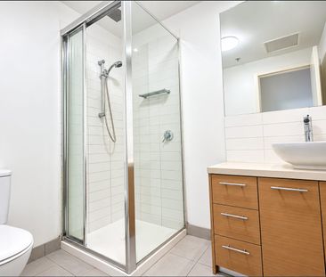 Spacious Two-Bedroom Apartment with Private Entrance & Courtyard - Photo 6