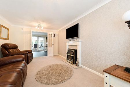 3 bedroom detached house to rent - Photo 2