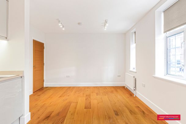 Hampstead High Street, London, NW3 - Photo 1