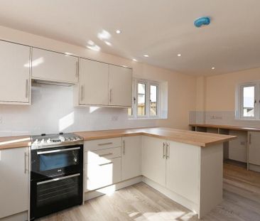 3 bedroom semi-detached house to rent - Photo 5