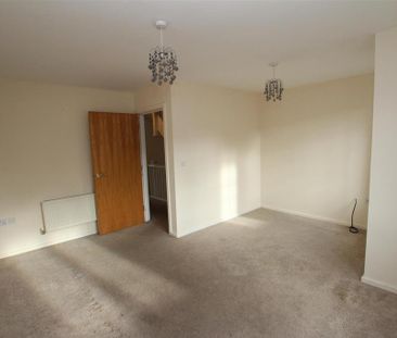 4 bedroom mews to rent - Photo 3