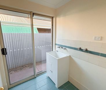 Neat and tidy 2-bedroom 1 bathroom unit - Photo 1