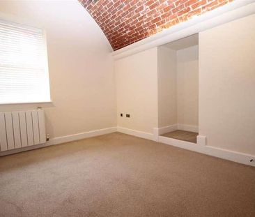 Golden Hill Fort, Freshwater, PO40 - Photo 1