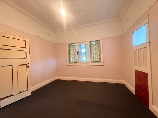 Beautiful 3-Bedroom Home in Prime Ashfield Location - Photo 1