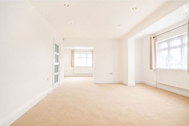 Woodcote Avenue, London, NW7 2PE - Photo 1
