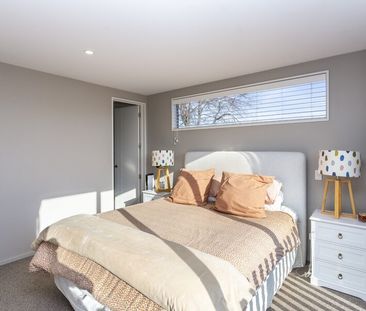 Executive three bedroom townhouse in a great area! - Photo 6
