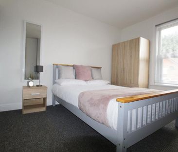 1 bedroom in a house share to rent - Photo 1