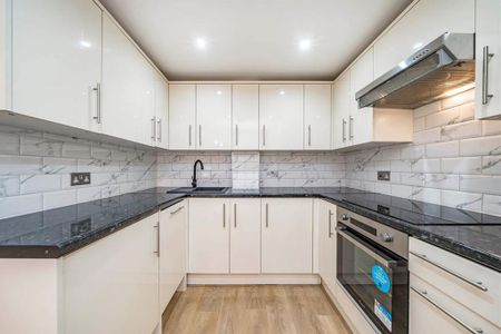 4 bedroom flat to rent - Photo 5