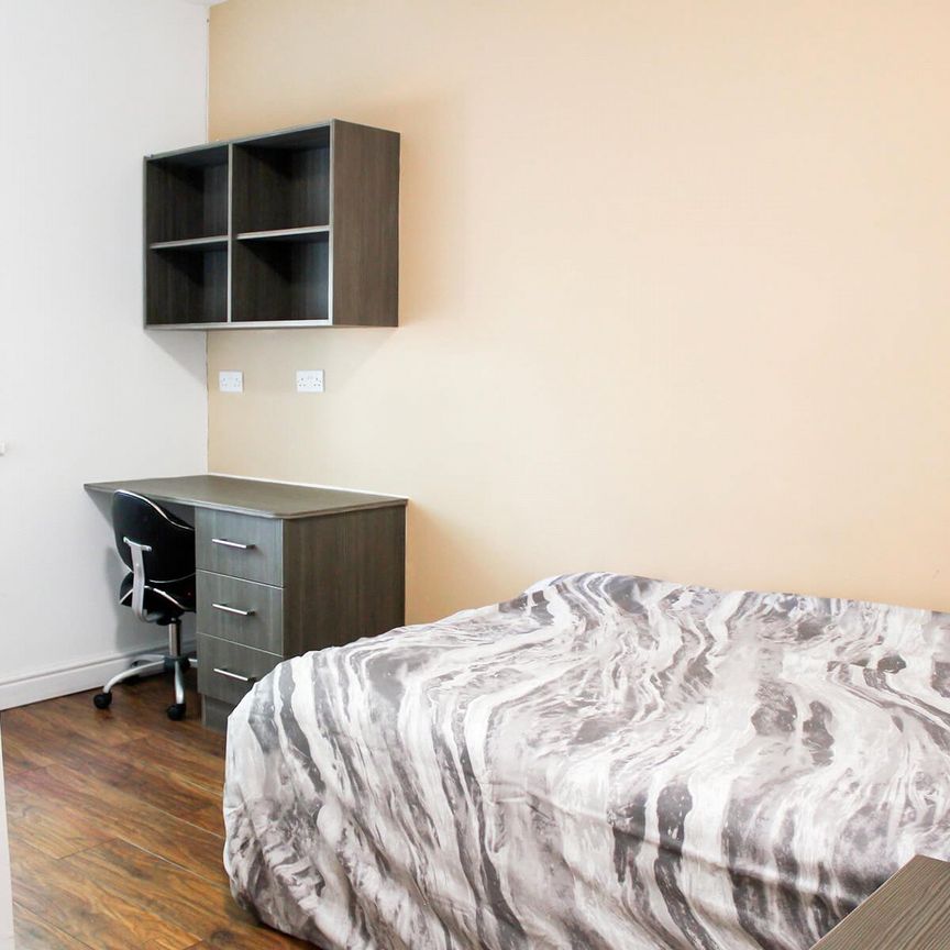 Apt 3, 4 St John’s Terrace - Photo 1