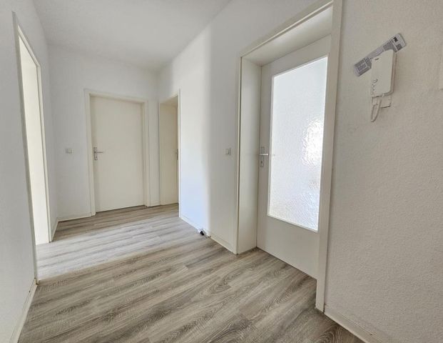 Tolle 3-Zimmer Wohnung komplett renoviert mit außergewöhnlichem Badezimmer und Balkon - Photo 1