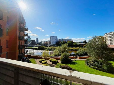2 bedroom Flat To Let - Photo 3