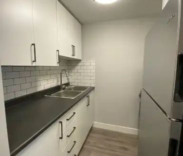 Renovated Bachelor unit | 123 Gloucester Street North, Cornwall - Photo 1