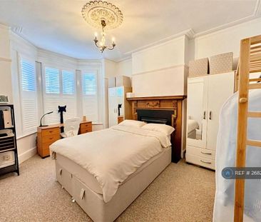 4 bedroom terraced house to rent - Photo 5