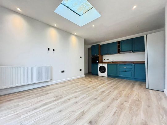 Elm Close, Twickenham, TW2 5JR - Photo 1