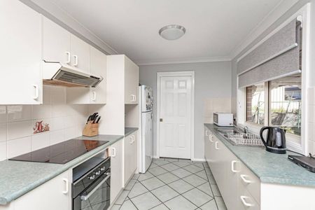 COMFORT AND SPACE IN RAYMOND TERRACE! - Photo 2