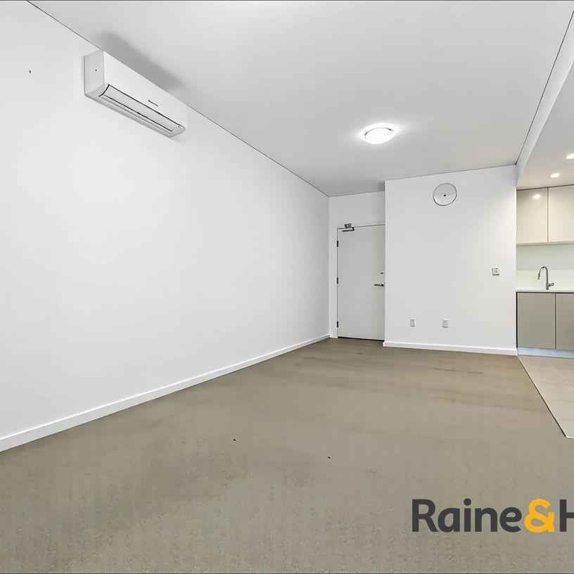 Stunning Sunlit One-Bedroom Apartment with Study in Ryde - Photo 1