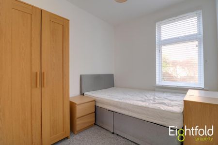 6 bedroom terraced house to rent - Photo 4