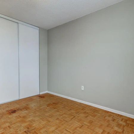 15 & 37 Eastbourne Dr. — 1 Bedroom - Photo 4