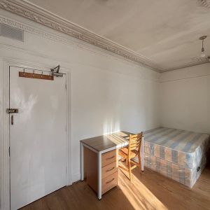 Studio Flat, Buckingham Road, NW10 - Photo 2