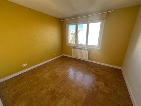 Location Appartement 3 pièces 71m² CLERMONT FERRAND 63000 - Photo 3