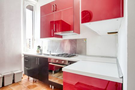 Large single room with window in Milan - Photo 3