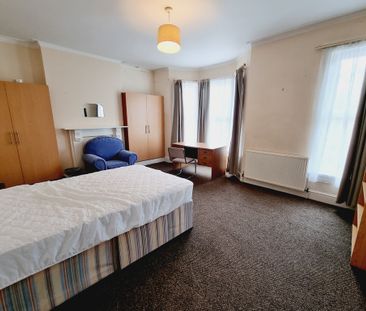 5 Bed Student Accommodation - Photo 5