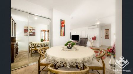 Stylish East-Facing Apartment at Waterford Apartments â Available 19th December - Photo 5