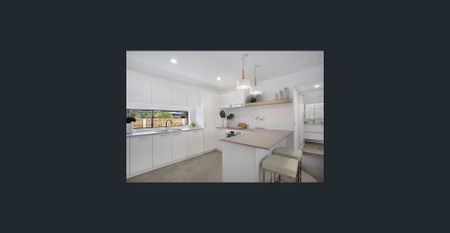 Spacious and modern 3-bedroom, 2-bathroom apartment — newly carpeted, freshly painted, and offered unfurnished. - Photo 4