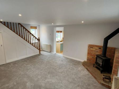 2 bedroom semi-detached house to rent - Photo 2