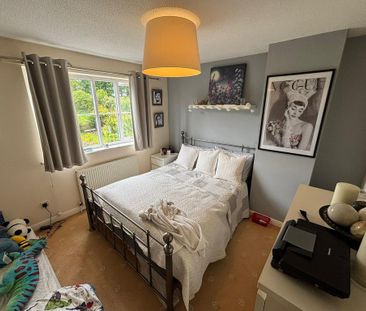 2 bedroom end of terrace house to rent - Photo 2