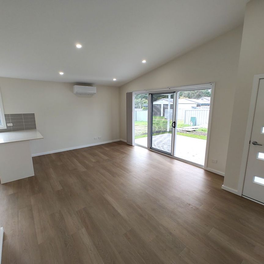 MODERN GRANNY FLAT - WATER INCLUDED - Photo 1