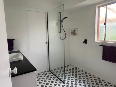 Helensvale - Photo 4