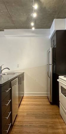 Quartier des Spectacles: one-bedroom condo with parking, offered for r - Photo 1