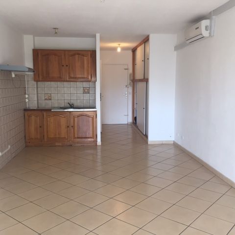 Location Appartement 1 pièce 40m² ST DENIS 97400 - Photo 1