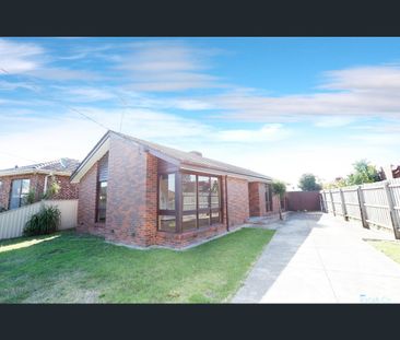 Practical family home in a great location! - Photo 3