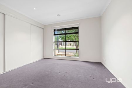 40B The Avenue, Caroline Springs - Photo 3