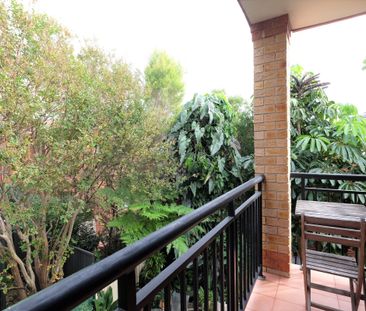 Sunlit three bedroom apartment - Photo 4