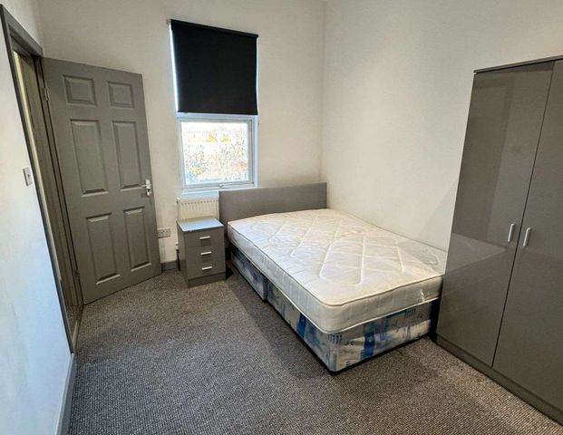 Florence Street Room 3 - Photo 1