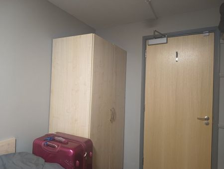 Room in a Shared Flat, Calthorpe Court, B5 - Photo 2