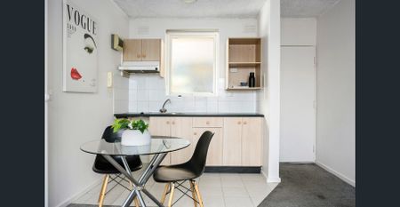 An easy and inviting Carlisle Street retreat - Photo 3