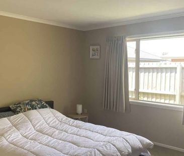 Spacious 4-Bedroom House in Prime Belfast Location - Photo 3